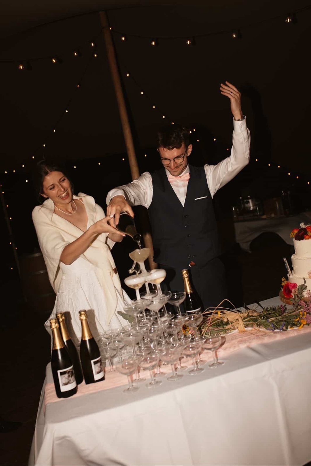 Cascade champagne lors d'un mariage